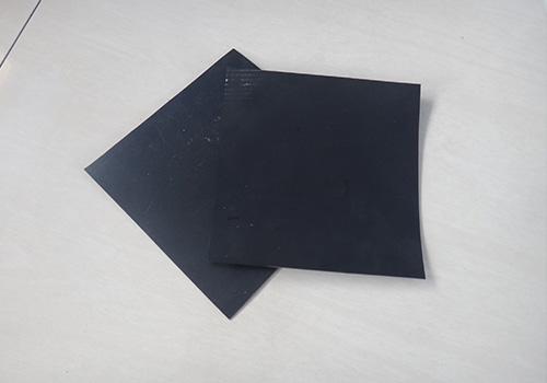在斜坡上鋪怎么設(shè)復(fù)合土工膜